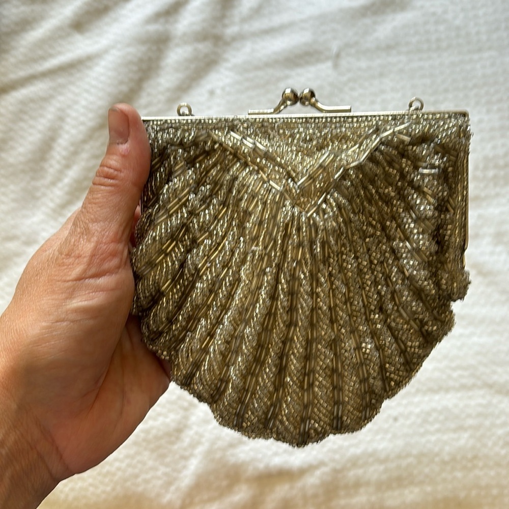 Walborg Vintage Beaded Clam Shaped Purse